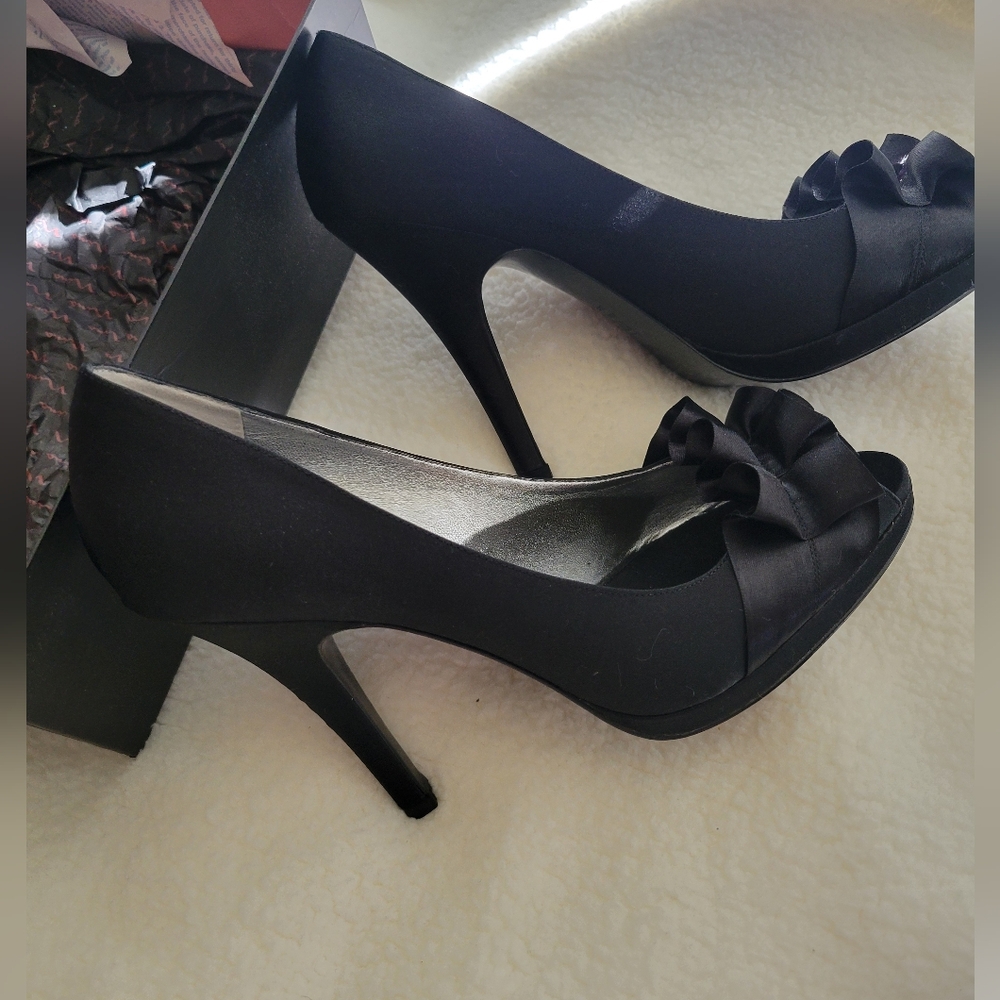 Nina Black satin high heel women's  shoes Size 10